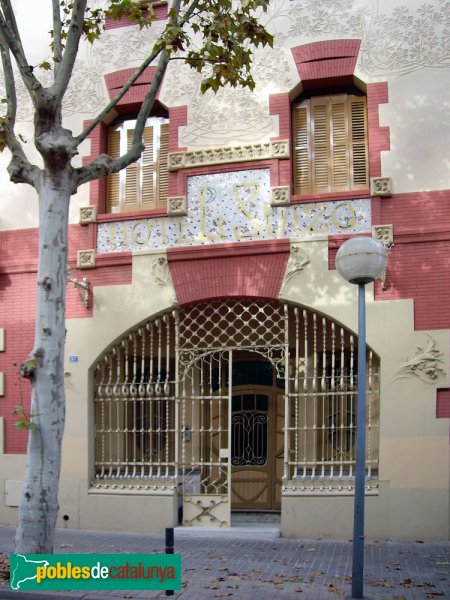 Hotel Suís, porta de la façana lateral