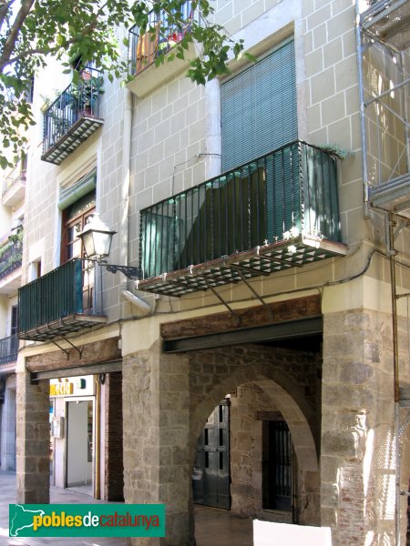 Barcelona - Casa porxada de Sant Agustí Vell (Foto: Albert Esteves, 2006) Barcelona - Casa porxada de Sant Agustí Vell