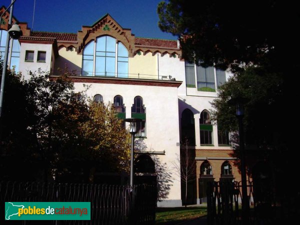 Obra Social de la Caixa de Sabadell, vista des del jardí