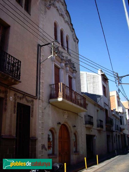 Casa del carrer del Sol, 62 - junt a la casa del nº 64, del mateix autor