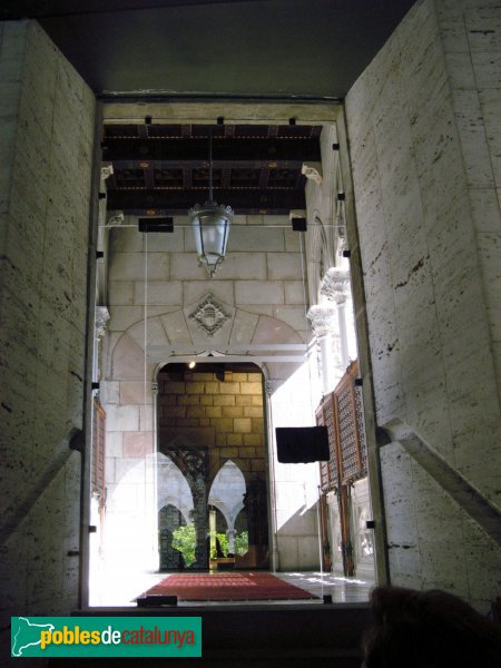 Barcelona - Pont del carrer del Bisbe