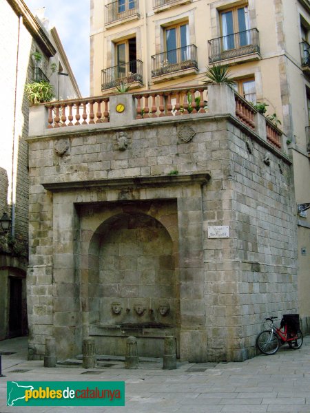 Barcelona - Font gòtica de la plaça Sant Just