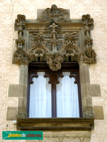 Mataró - Casa Coll i Regàs - Detall finestra