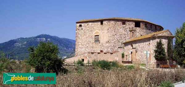 El Castell amb el Puig de la Creu al fons