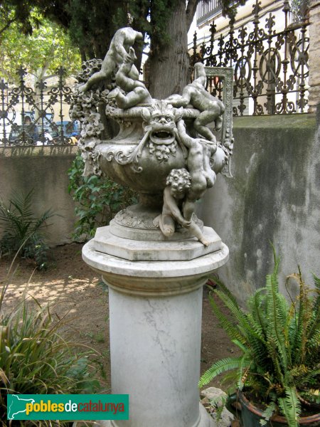 Argentona - Casa Puig. Font del jardí