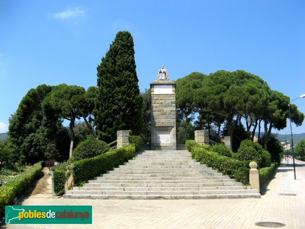 Sant Andreu de Llavaneres - Monument al cardenal Vives i Tutó