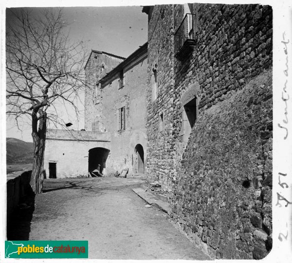 Façana principal del castell de Sentmenat