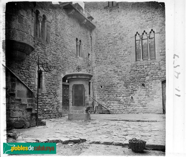 Pati interior del castell de Castellar del Vallès