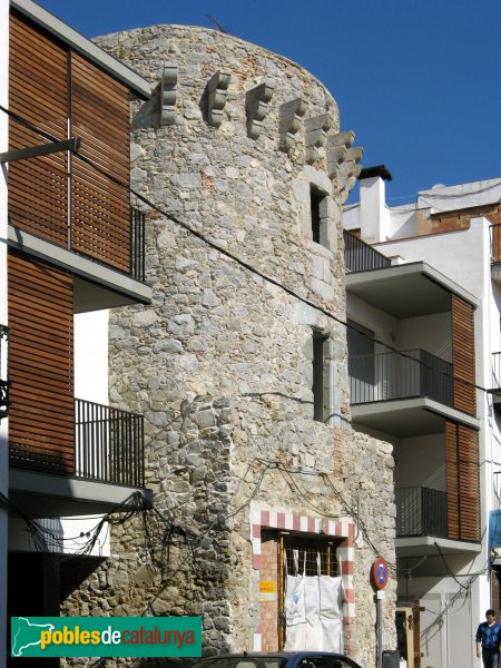 Arenys de Mar - Torre del carrer Ample (Foto: Albert Esteves, 2007) Arenys de Mar - Torre del carrer Ample