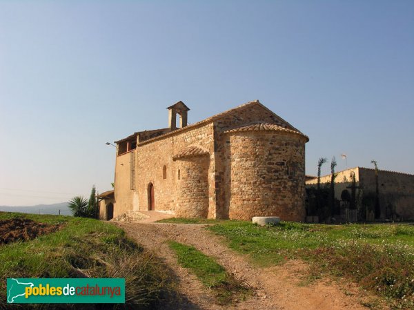 Ermita de Sant Pere d'Ullastre, vista des de la banda de l'absis