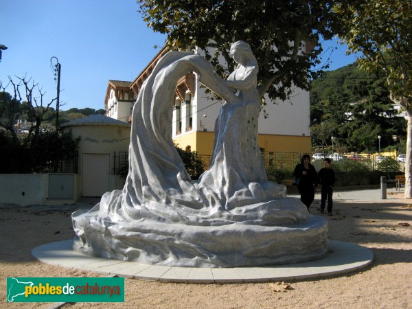 Arenys de Munt - Monument a la Puntaire