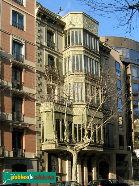 Barcelona - Palau Quadras. Façana Rosselló (Foto: Albert Esteves, 2008) Barcelona - Palau Quadras. Façana Rosselló