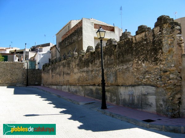 Salomó - Cal Cadernal, mur de la tanca