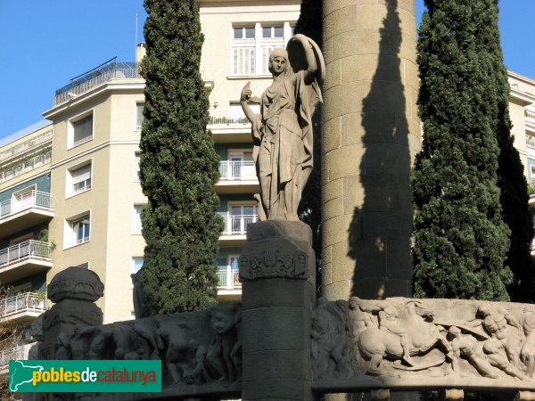 Barcelona - Estàtua de Mossèn Cinto