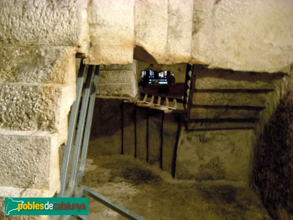 Castellnou de Seana - Sant Joan Baptista, escales del campanar (Foto: Albert Esteves, 2008) Castellnou de Seana - Sant Joan Baptista, escales del campanar