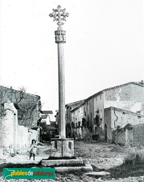 Castellnou de Seana - Creu gòtica (Foto: Del llibre "Les Creus al Vent", d'Albert Bastardes, 1917) Castellnou de Seana - Creu gòtica