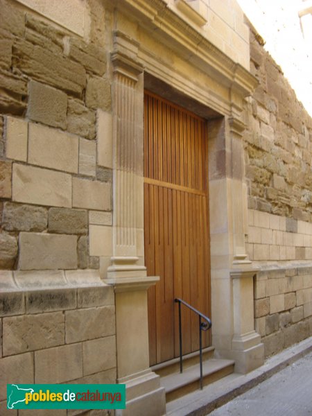 Linyola - Santa Maria, porta lateral (Foto: Albert Esteves, 2008) Linyola - Santa Maria, porta lateral