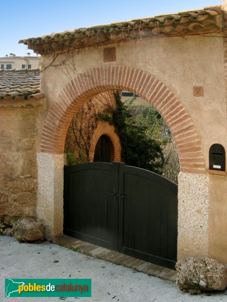 El Bruc - Carrer de la Parròquia (Foto: Albert Esteves, 2009) El Bruc - Carrer de la Parròquia