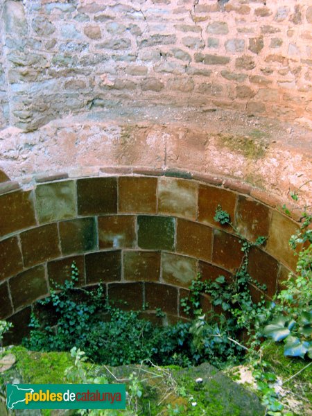 El Bruc - Sant Miquel de Vilaclara, cup sota l'absis (Foto: Albert Esteves, 2009) El Bruc - Sant Miquel de Vilaclara, cup sota l'absis