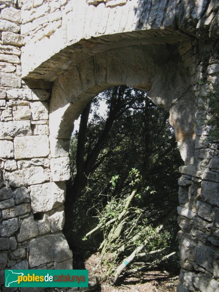 La Llacuna - Castell de Vilademàger, porta de la muralla (Foto: Albert Esteves, 2009) La Llacuna - Castell de Vilademàger, porta de la muralla