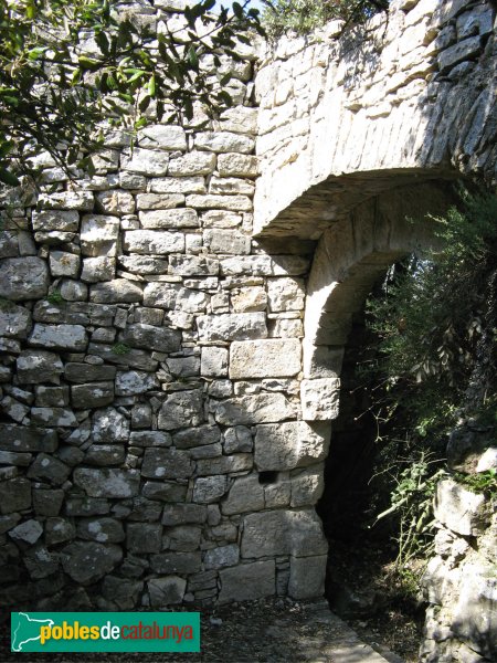 La Llacuna - Castell de Vilademàger, porta de la muralla (Foto: Albert Esteves, 2009) La Llacuna - Castell de Vilademàger, porta de la muralla