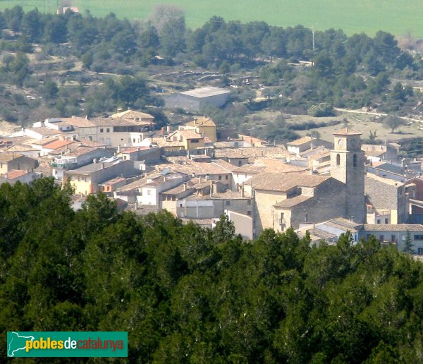 La Llacuna - Església de Santa Maria, des del castell (Foto: Albert Esteves, 2009) La Llacuna - Església de Santa Maria, des del castell