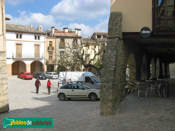 La Llacuna - Plaça Major (Foto: Albert Esteves, 2009) La Llacuna - Plaça Major