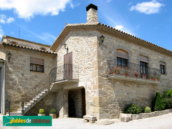 Sant Pere Sallavinera - Masia de Boixadors (Foto: Albert Esteves, 2009) Sant Pere Sallavinera - Masia de Boixadors