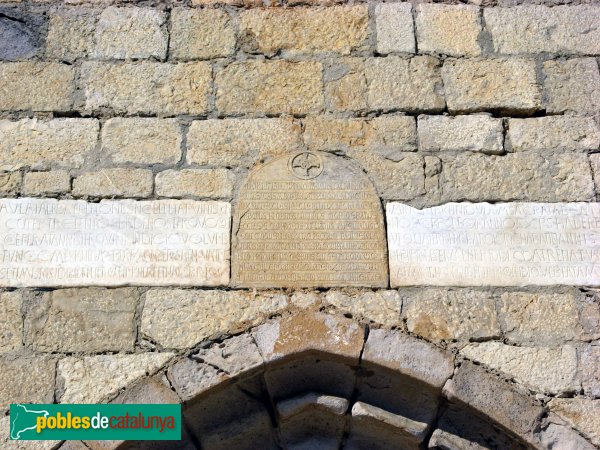 Sant Martí d'Empúries, església, làpides exteriors