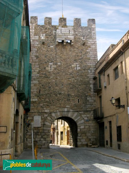 Montblanc - Torre i portal de Bover (Foto: Albert Esteves, 2009) Montblanc - Torre i portal de Bover