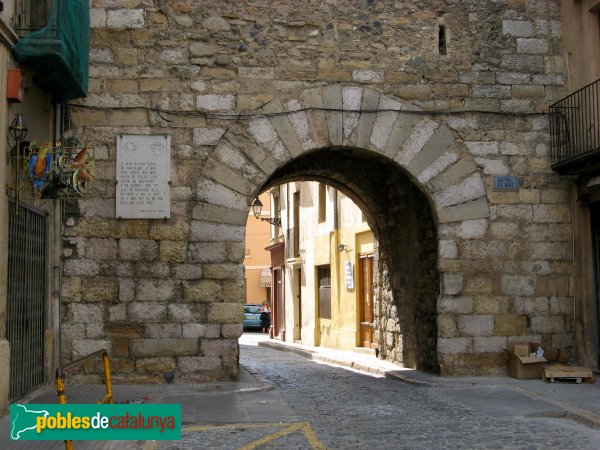 Montblanc - Torre i portal de Bover (Foto: Albert Esteves, 2009) Montblanc - Torre i portal de Bover