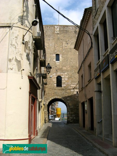 Montblanc - Torre i portal de Bover (Foto: Albert Esteves, 2009) Montblanc - Torre i portal de Bover