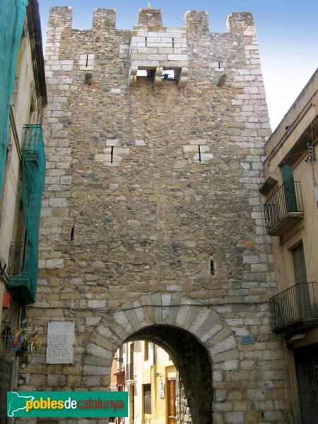Montblanc - Torre i portal de Bover (Foto: Albert Esteves, 2009) Montblanc - Torre i portal de Bover