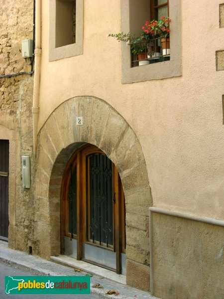Blancafort - Blancafort - Cal Saumell (Cal Po), porta lateral (Foto: Albert Esteves, 2009) Blancafort - Blancafort - Cal Saumell (Cal Po), porta lateral