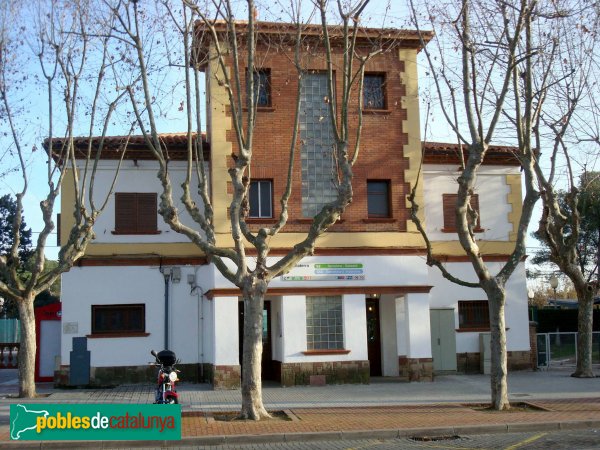 Cerdanyola - Estació de Bellaterra (Foto: Isaac Fernández, 2010) Cerdanyola - Estació de Bellaterra