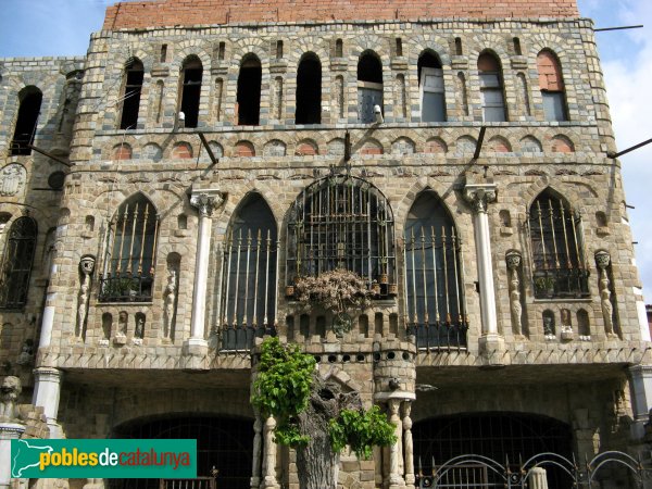 Terrassa - Casa-castell de les Fonts