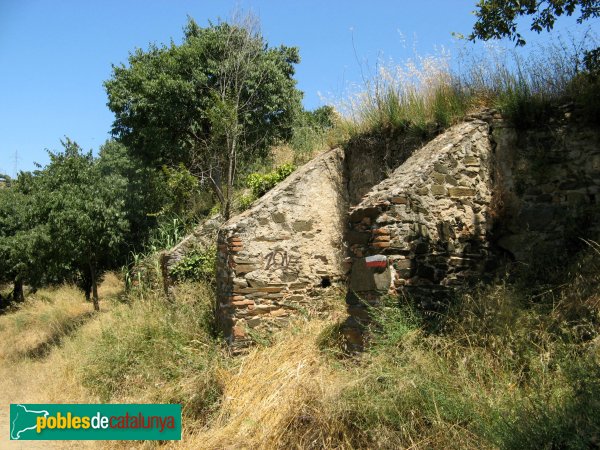 Montcada i Reixac - Torre dels Frares, restes d'un edifici annex