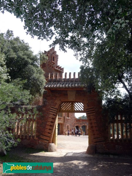 Sant Llorenç Savall - El Marquet de les Roques. Porta d'accés al pati