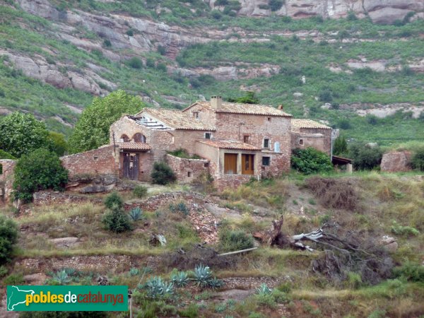 Sant Llorenç Savall - La Masia d'Agramunt i el seu entorn, vista des de la pujada al castell de Pera