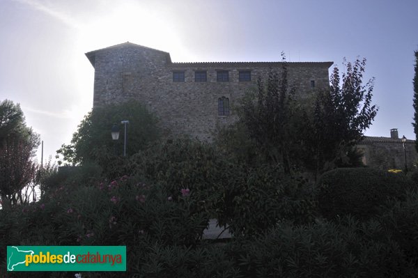 Castell de Plegamans, Façana de llevant, al capvespre