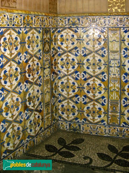 Barcelona - Palau Quadras. Arrambadors (Foto: Albert Esteves, 2010) Barcelona - Palau Quadras. Arrambadors