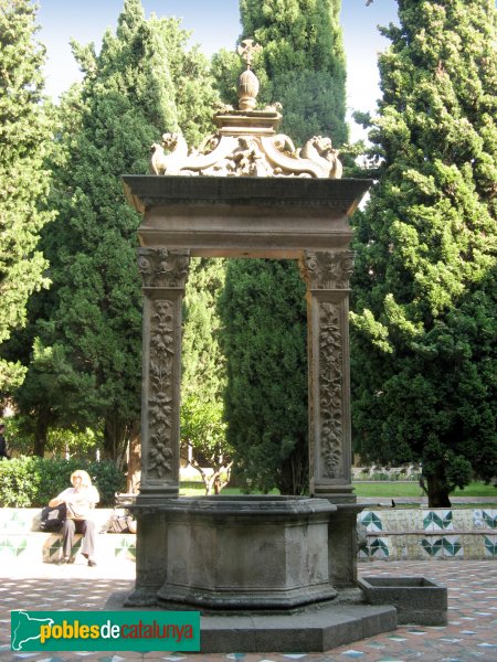 Barcelona - Monestir de Pedralbes, pou del claustre