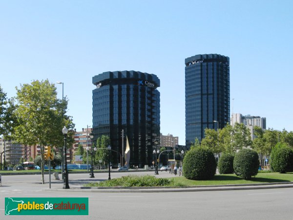 Barcelona - Torres de la Caixa, a la Diagonal (Foto: Albert Esteves, 2010) Barcelona - Torres de la Caixa, a la Diagonal