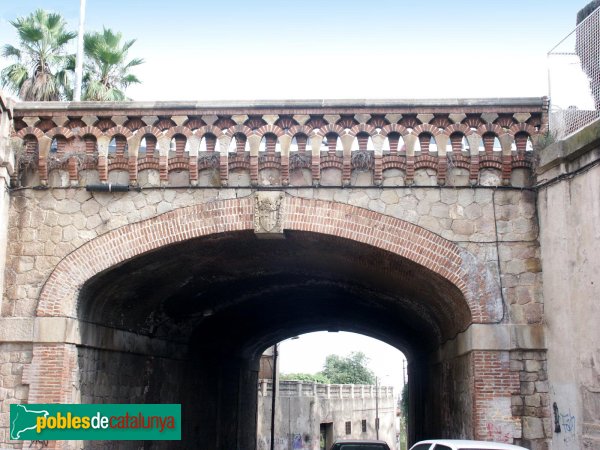 Barcelona - Pont de la plaça Mons