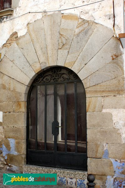 Blanes - Can Girbau, portal adovellat