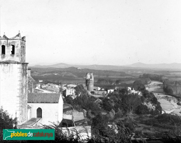 Hostalric - La Torre dels Frares, al fons