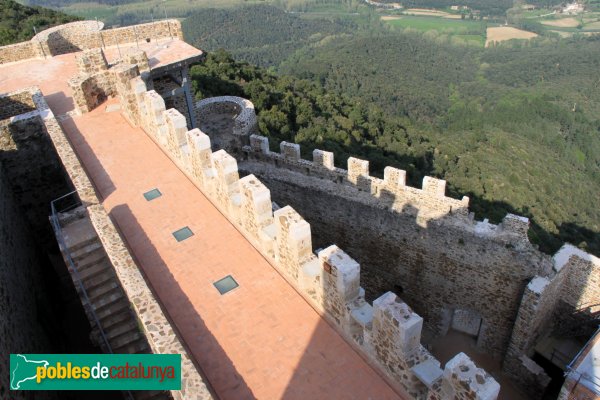 Arbúcies - Castell de Montsoriu, muralla