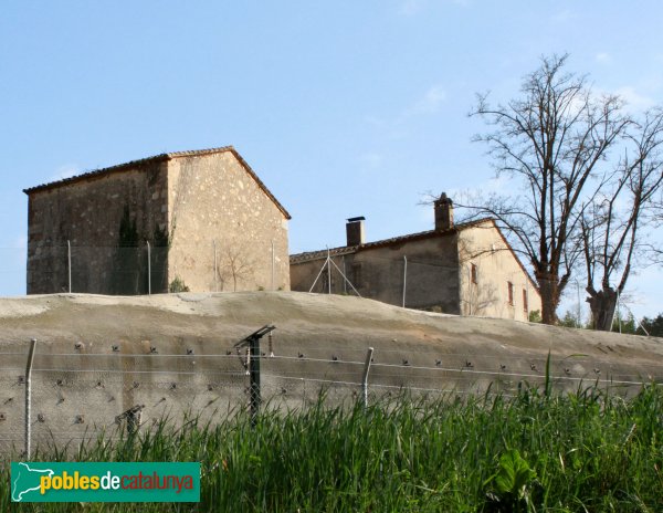 Massanes - Can Fonolleda, des de l'altra costat de la via