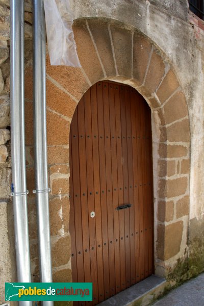 Osor - Can Jaume, portal adovellat (Foto: Albert Esteves, 2011) Osor - Can Jaume, portal adovellat