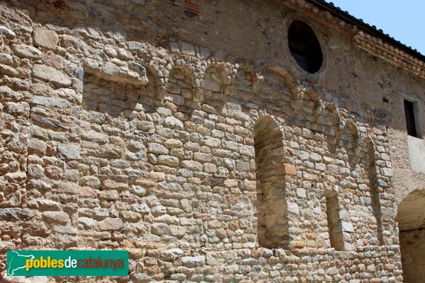 Osor - Església de Sant Pere, mur romànic (Foto: Albert Esteves, 2011) Osor - Església de Sant Pere, mur romànic